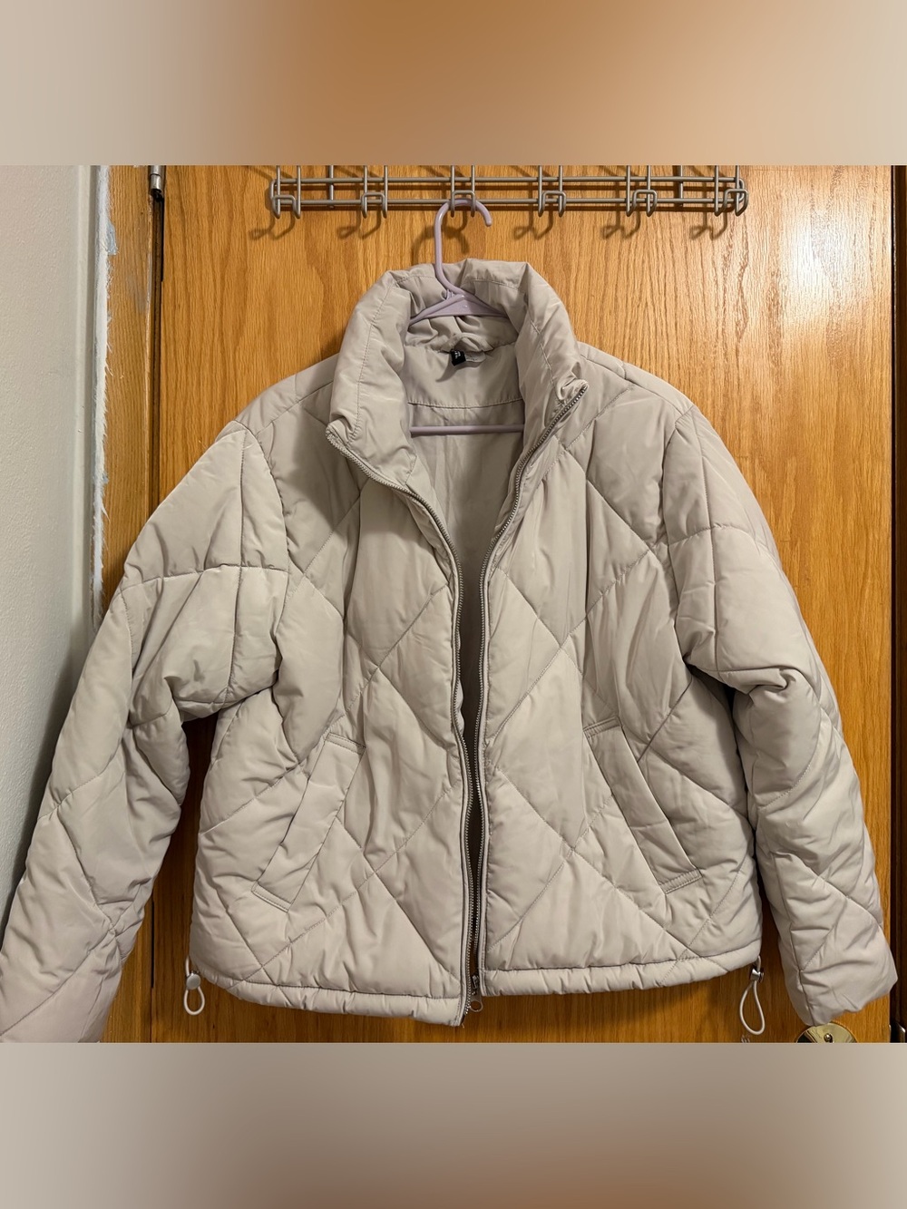 H&M Light Gray/ Beige Quilted Cropped Oversized Puffer Jacket